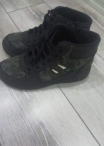 Kinetix Camo Detayli Siyah Bagcikli Sneaker