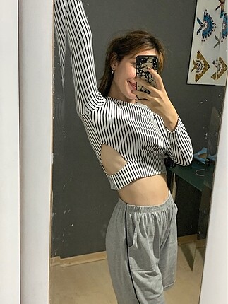 HM crop top yan detaylı