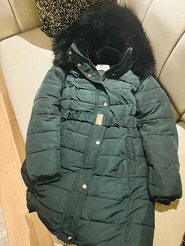 s Beden yeşil Renk Stradivarius Marka Koyu Yeşil Kapşonlu Kışlık Mont