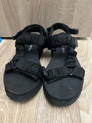 38 Beden siyah Renk Stradivarius sandalet