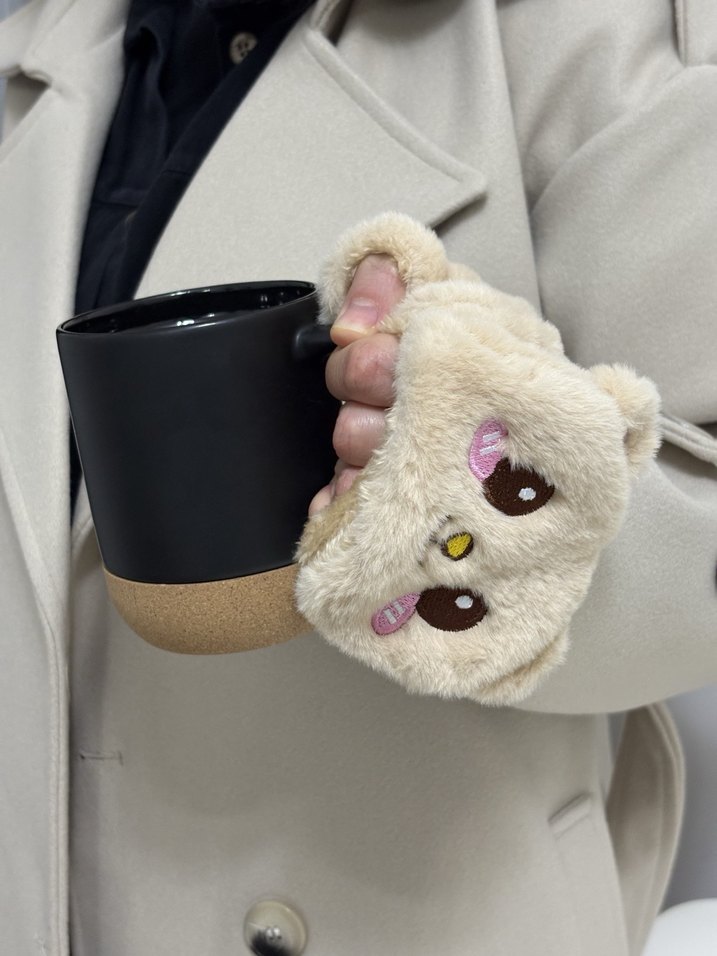 Bej Peluş Oyuncak Eldiven - Görsel 2