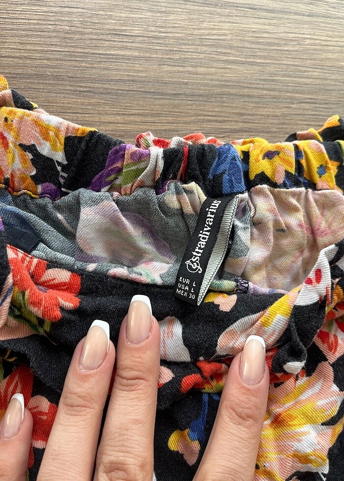 Stradivarius çiçekli şort - Görsel 3