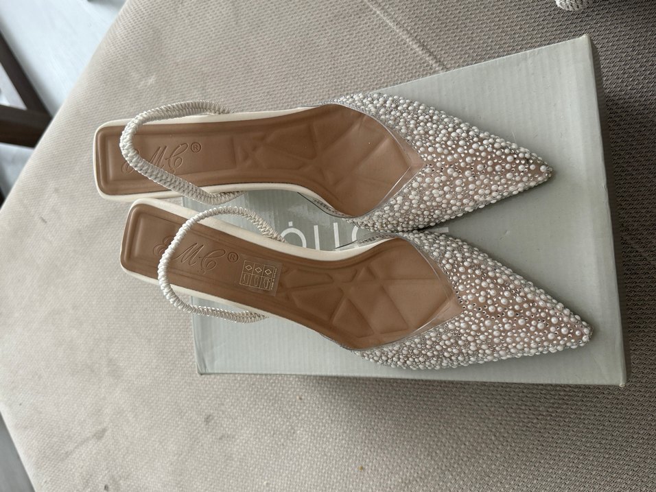 Beyaz Dantel Detaylı İnce Topuklu Kadın Ayakkabı - Görsel 2