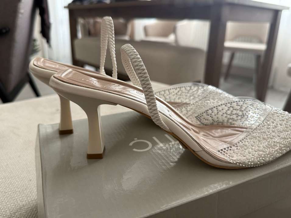 Beyaz Dantel Detaylı İnce Topuklu Kadın Ayakkabı - Görsel 3