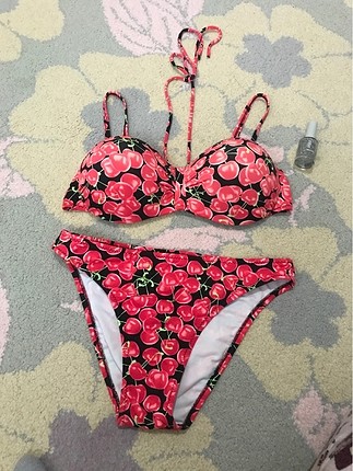 Kiraz desenli bikini