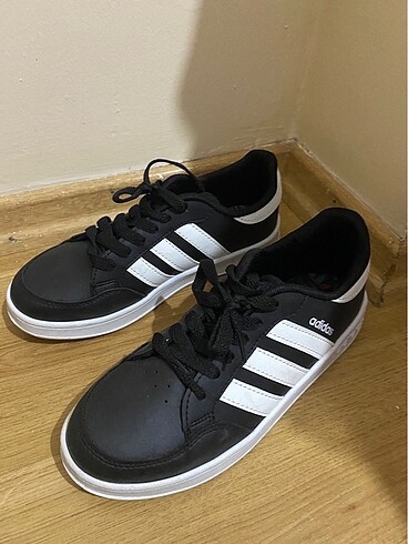 39 Beden siyah Renk Adidas ayakkabı