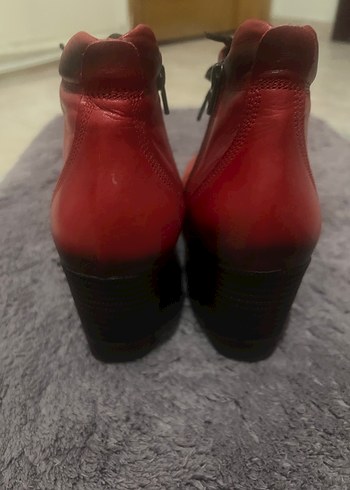 Kırmızı Deri Dolgu Topuklu Kadın Bot - Görsel 3