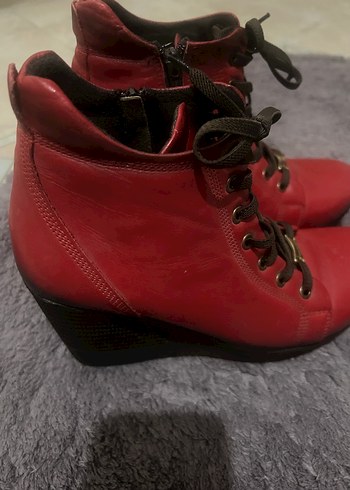 Kırmızı Deri Dolgu Topuklu Kadın Bot - Görsel 2