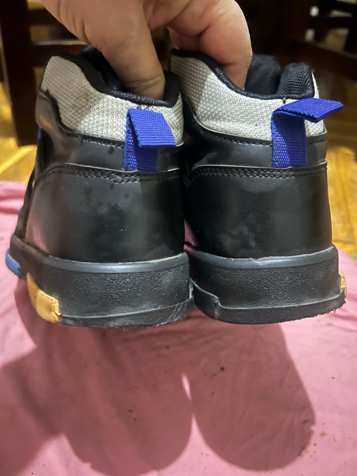 Erkek çocuk bot - Görsel 3