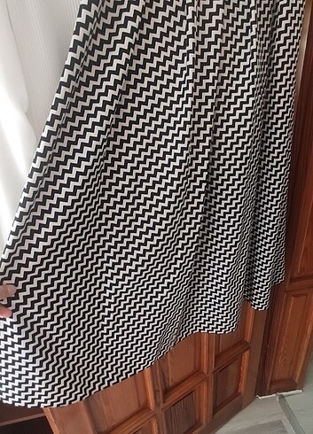 siyah beyaz  desenli etek bluz dahil değil - Görsel 3