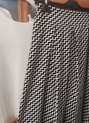 siyah beyaz  desenli etek bluz dahil değil - Görsel 5