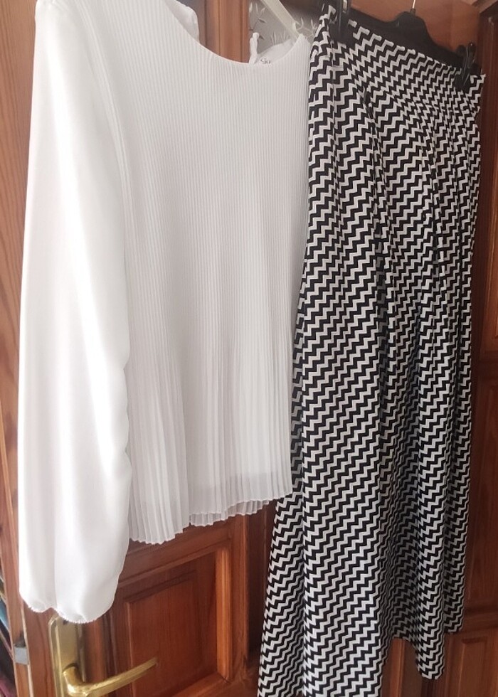 siyah beyaz  desenli etek bluz dahil değil - Görsel 2