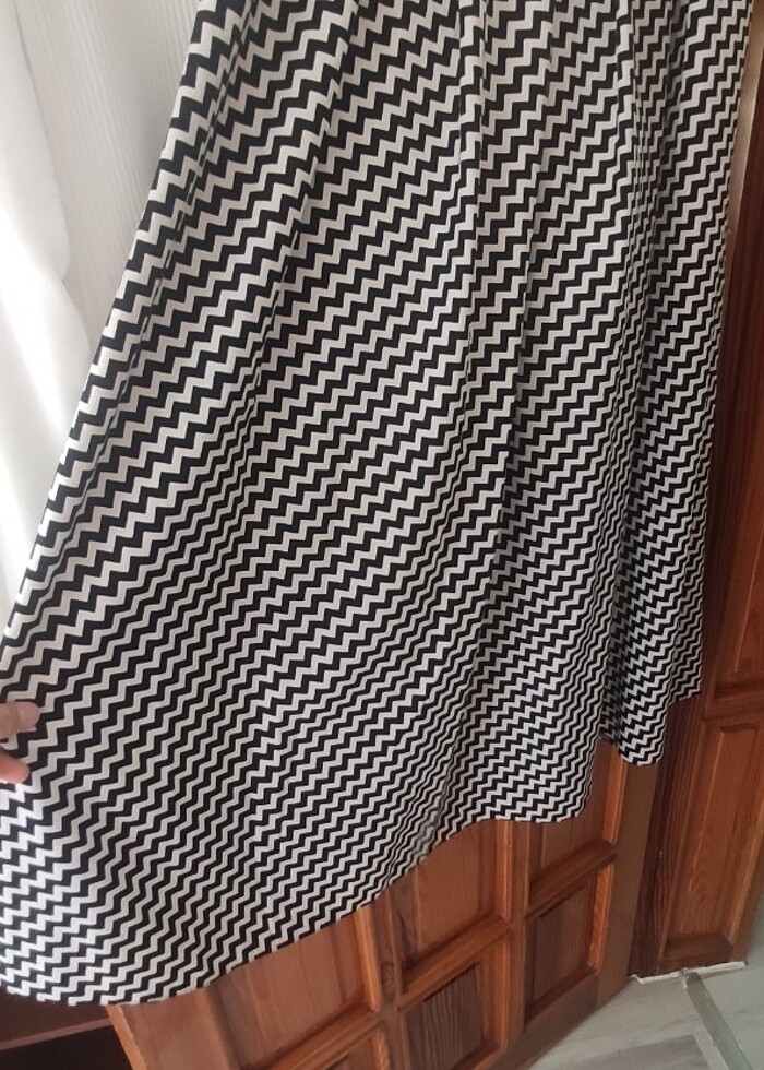 siyah beyaz  desenli etek bluz dahil değil - Görsel 3