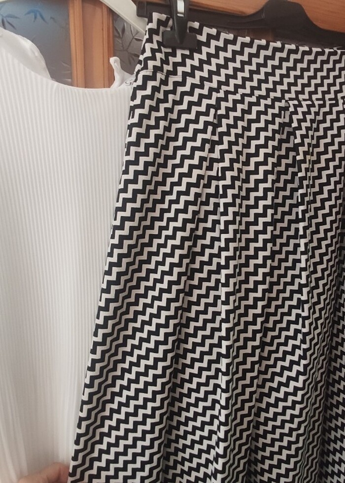 siyah beyaz  desenli etek bluz dahil değil - Görsel 5