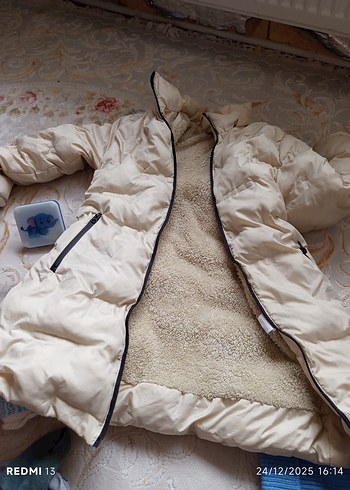 Kız Çocuk Beyaz Kapüşonlu Şişme Mont - Görsel 5