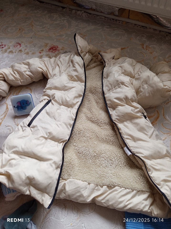 Kız Çocuk Beyaz Kapüşonlu Şişme Mont - Görsel 5