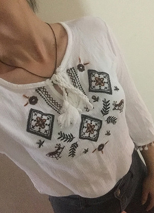 s Beden işlemeli bluz