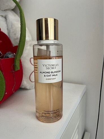 Victoria secret almond blossom & oat milk vücut spreyi
