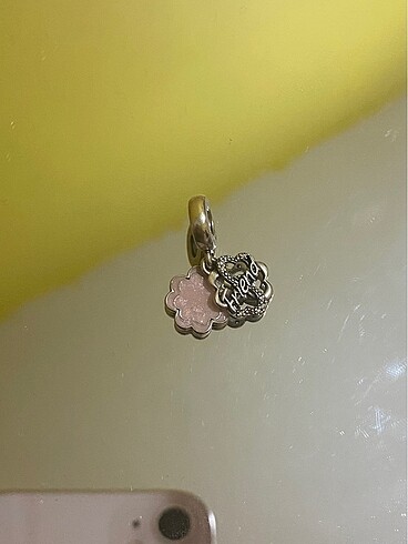 Pandora sallantılı charm