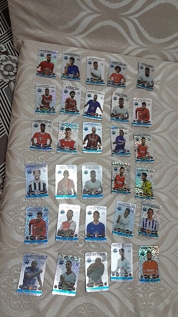30 adet hologram futbolcu kartı 15 ile 30 arasında kart verilir