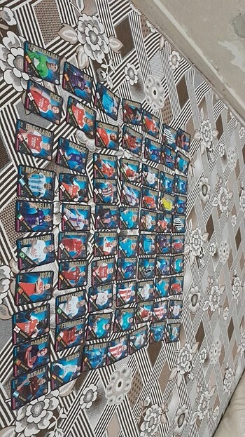 70 adet yeni seri Yeni çıkan kartlar 30 veya 70'in arasında kart