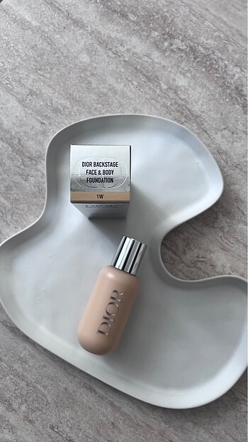 Dior Dior face & body fondöten