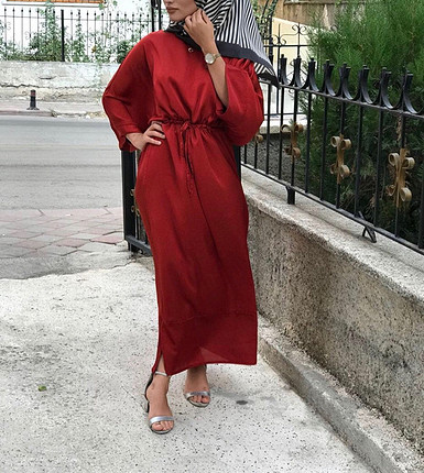 Kırmızı elbise saten 