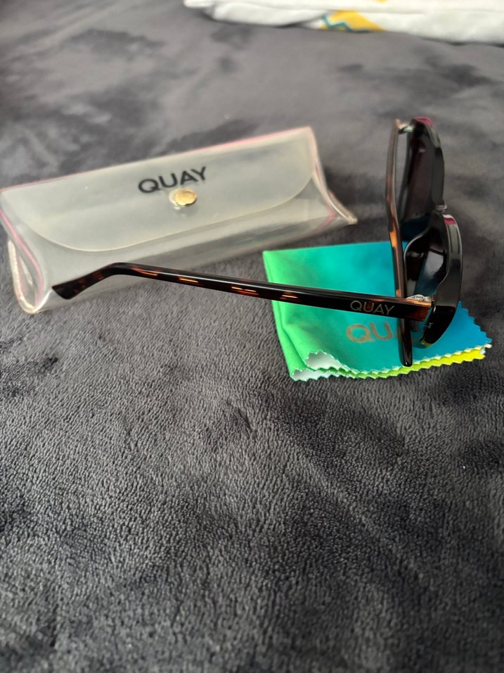 Kadın Gri Parlak Quay Kedi Gözü Güneş Gözlüğü - Görsel 3