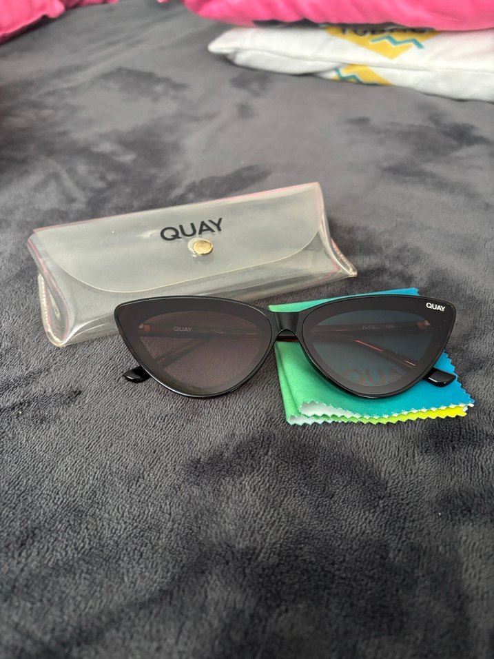 Kadın Gri Parlak Quay Kedi Gözü Güneş Gözlüğü - Görsel 2