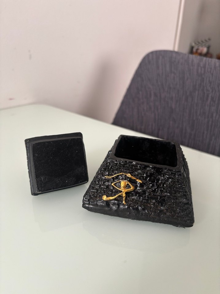 Altın Detaylı Siyah Piramit Biblo - Görsel 2