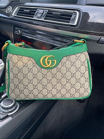 Gucci Yeşil Logolu Baget Çanta