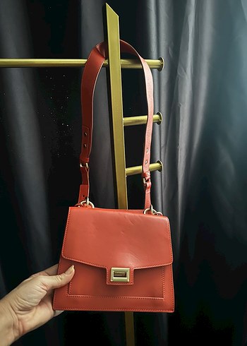 Kırmızı Deri Tokalı Kadın Çanta - Görsel 2