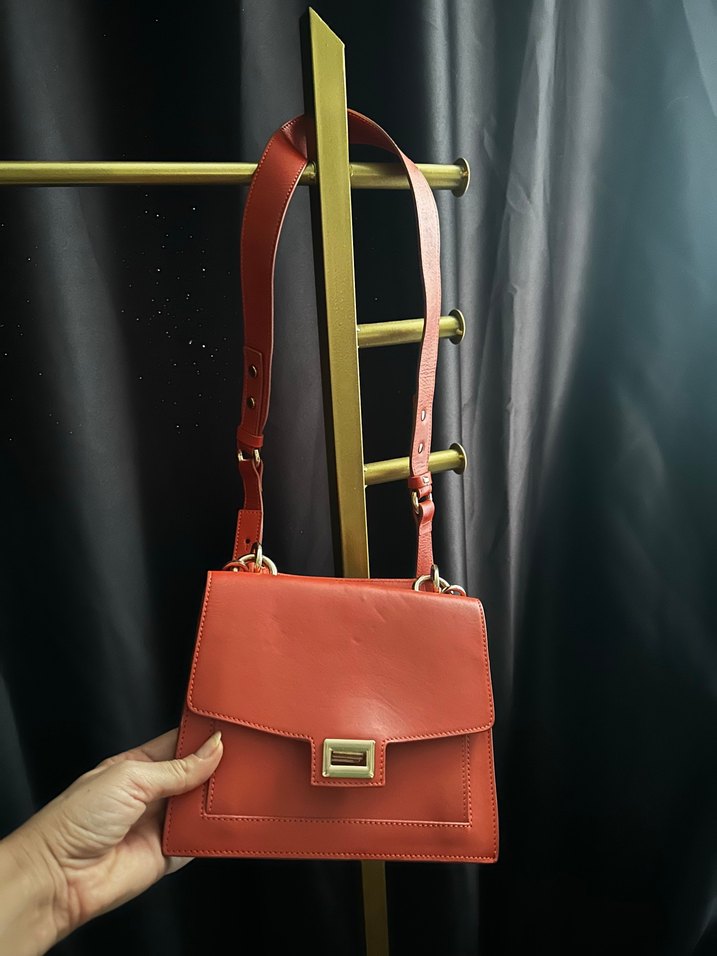 Kırmızı Deri Tokalı Kadın Çanta - Görsel 2