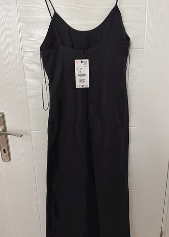 Zara Zara Siyah Keten Askılı Midi V Yaka Elbise
