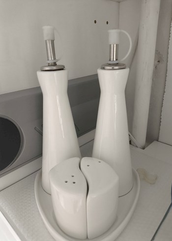 Beyaz porselen Yağlık ve Tuzluk Seti