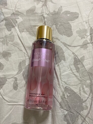 Victorias secret vücut spreyi velvet petals