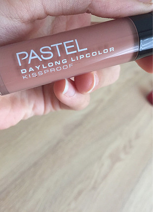  Beden ten rengi Renk Pastel Daylong Lipcolor Kissproof 27 Likit Ruj