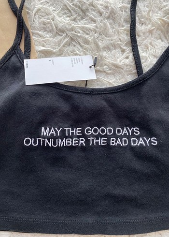 Urban Outfitters Siyah Baskılı İnce Askılı Crop Top - Görsel 3