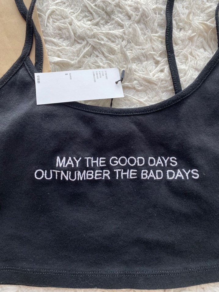 Urban Outfitters Siyah Baskılı İnce Askılı Crop Top - Görsel 3