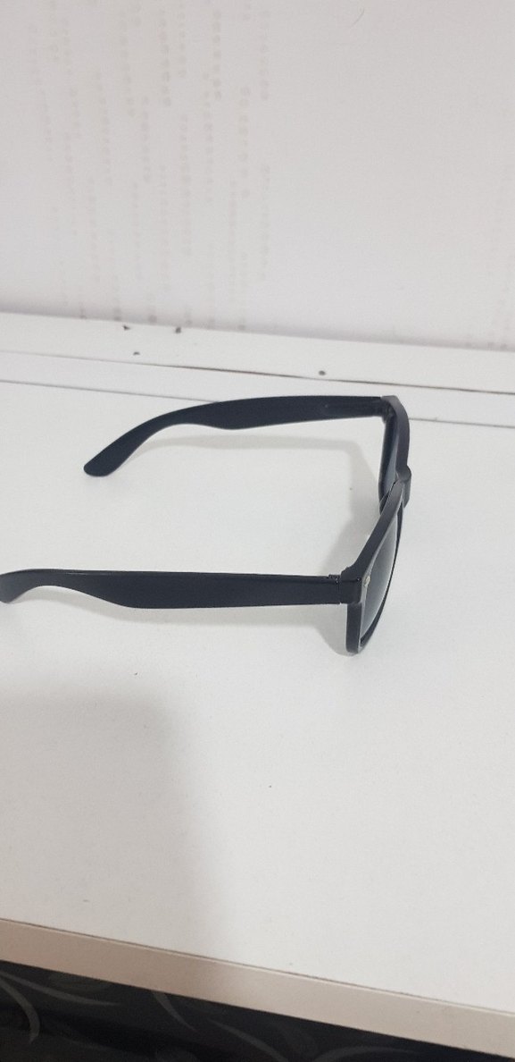 Siyah Minimalist Kadın Güneş Gözlüğü - Görsel 4