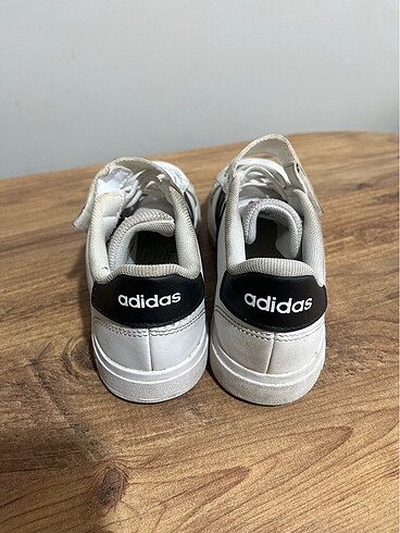 33 Beden beyaz Renk Adidas spor ayakkabı