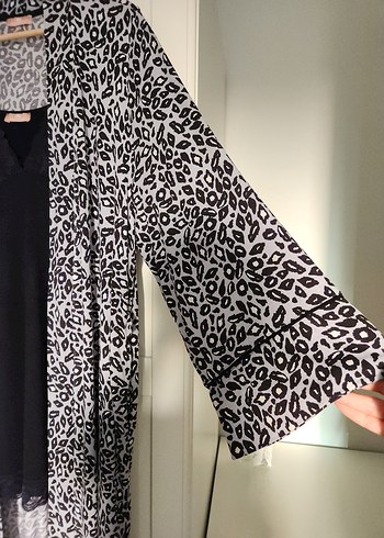 Kadın Uzun Mavi Leopar Desenli Dantelli Sabahlık Takımı - Görsel 3