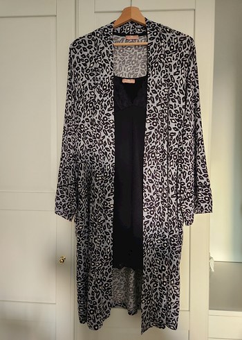 Kadın Uzun Mavi Leopar Desenli Dantelli Sabahlık Takımı - Görsel 5