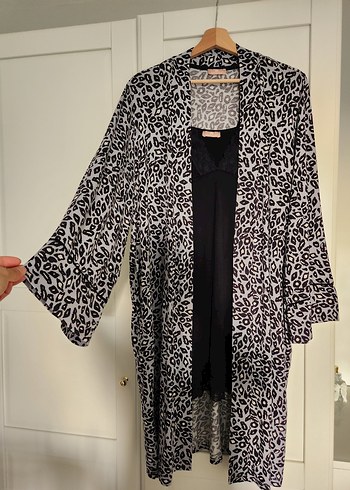 Kadın Uzun Mavi Leopar Desenli Dantelli Sabahlık Takımı - Görsel 2