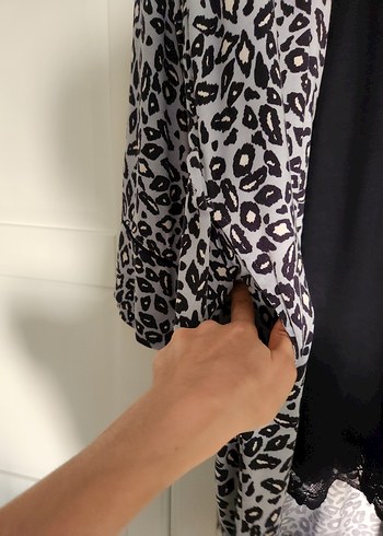 Kadın Uzun Mavi Leopar Desenli Dantelli Sabahlık Takımı - Görsel 9