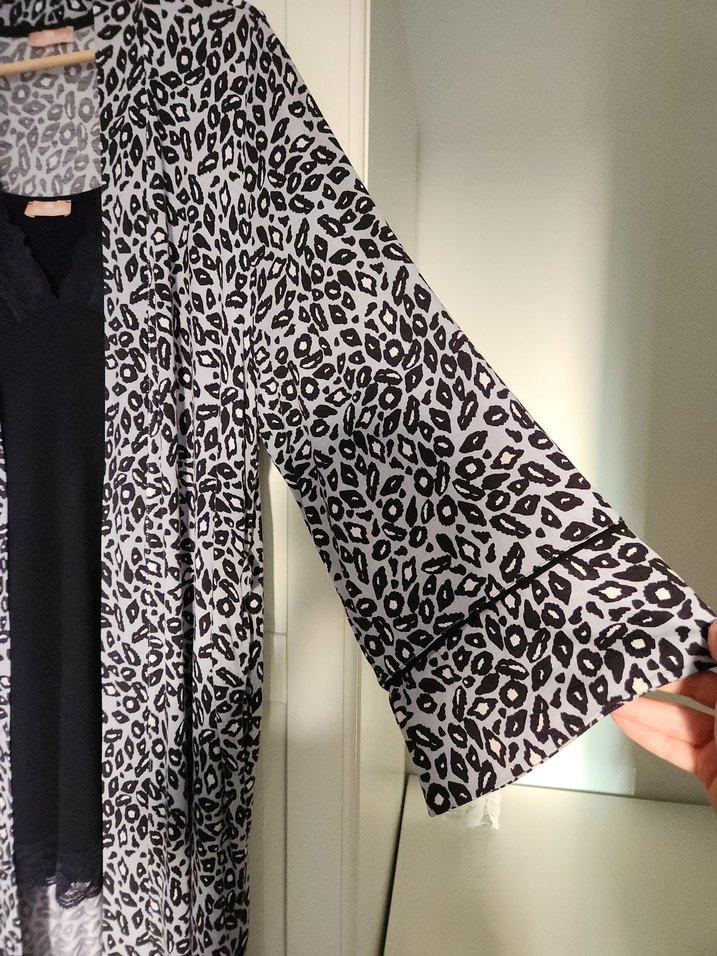 Kadın Uzun Mavi Leopar Desenli Dantelli Sabahlık Takımı - Görsel 3