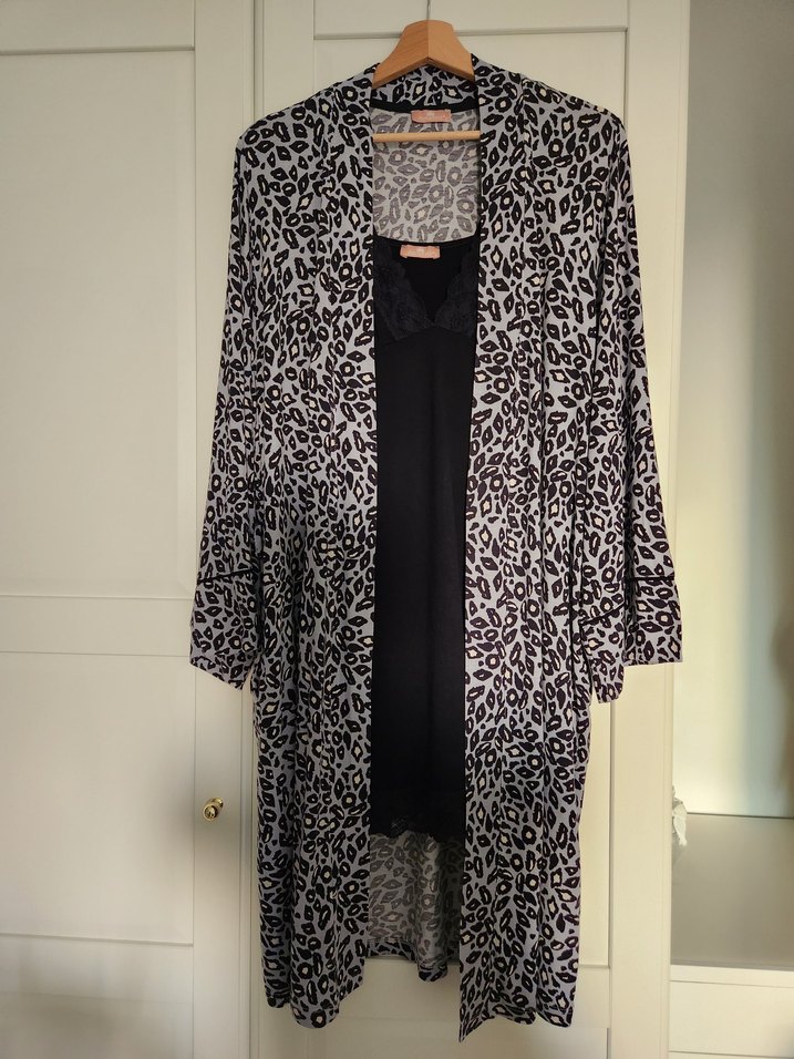 Kadın Uzun Mavi Leopar Desenli Dantelli Sabahlık Takımı - Görsel 5