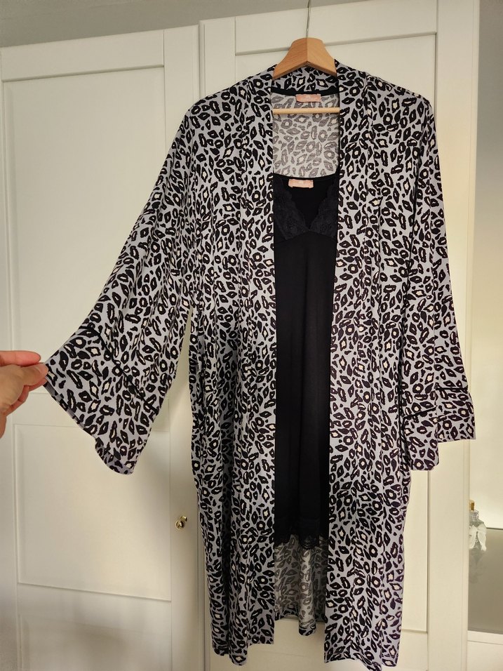 Kadın Uzun Mavi Leopar Desenli Dantelli Sabahlık Takımı - Görsel 2