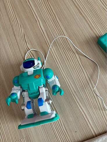  Beden Kumandalı Robot