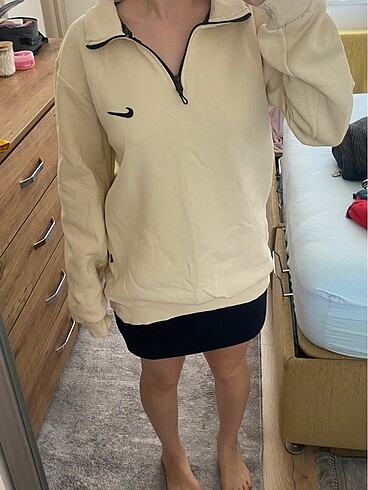 nike bej sweatshirt